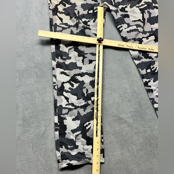 Levi's Camo Pants Black Subdued Camo Twill Straight Leg Mens Pants Size 34x30 - Picture 6 of 15